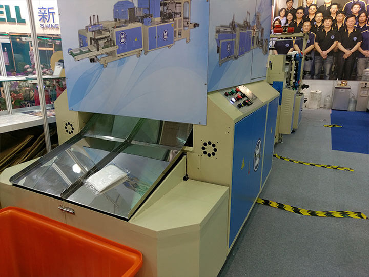 DIPO Plastic Machine Co., Ltd.Exposition du plastique de la communauté de l'ASEAN