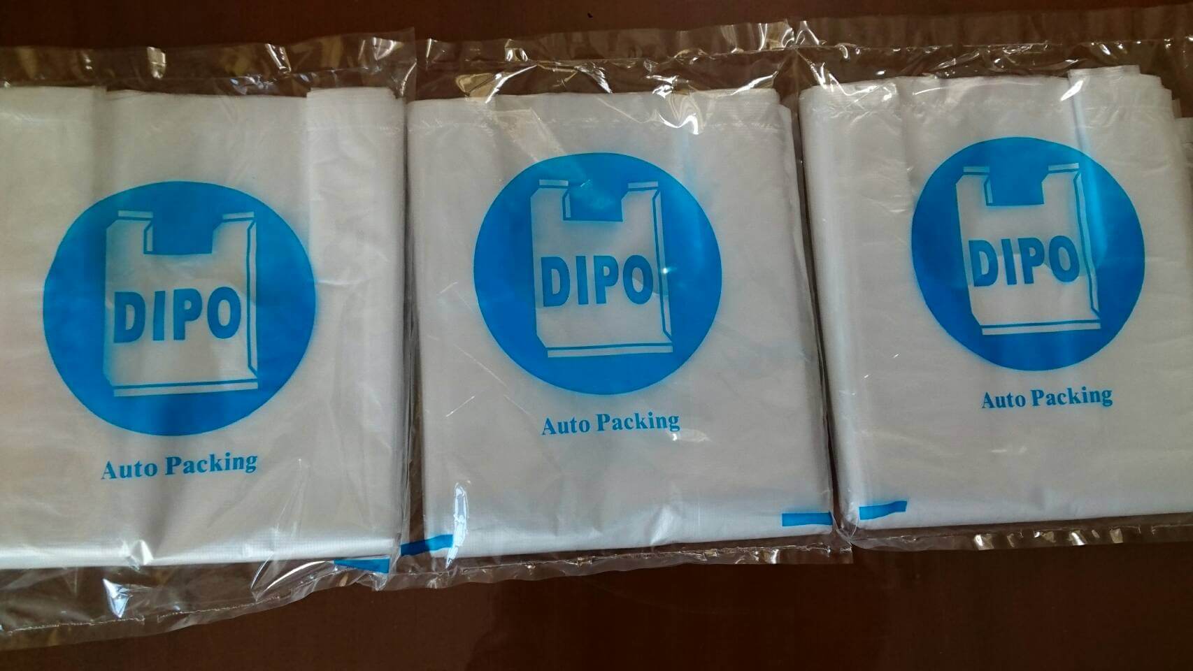 DIPO Plastic Machine Co., Ltd.Sac de t-shirt d'emballage automatique à Taiwan