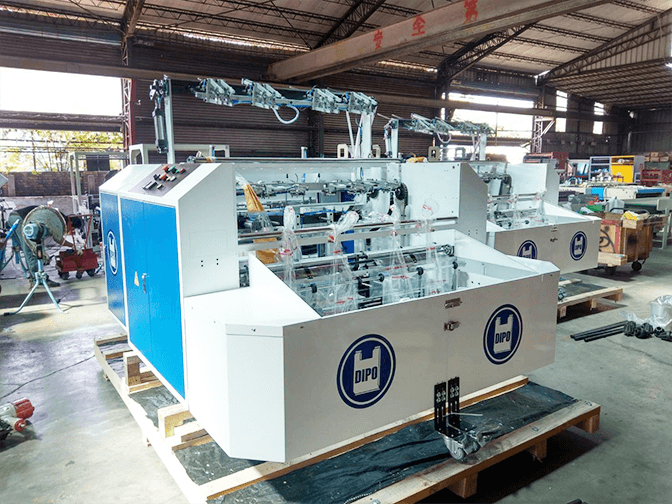 The plastic machinery industry is fully moving towards a fully automated production line.
