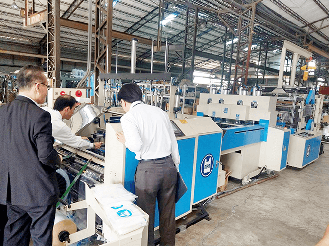 L'industrie japonaise des sacs en plastique, les 100 meilleurs fabricants de sacs en plastique et l'ingénieur professionnel de la fabrication de sacs ont fait un voyage spécial à l'usine de machines en plastique Dipo.