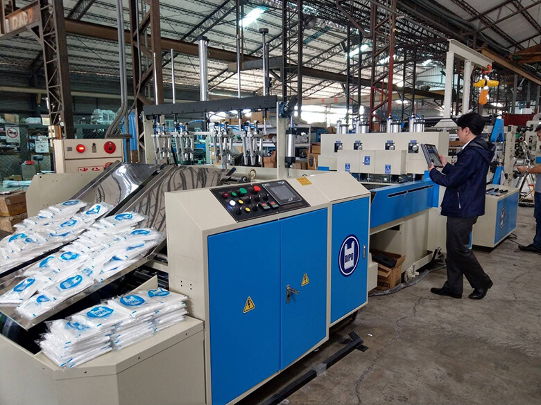 Dipo Plastic Machinery Co., LTD-Conception de machine de fabrication de sacs personnalisés au client japonais