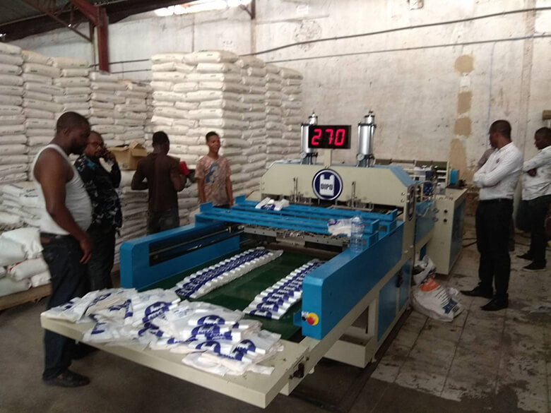 Équipe de service professionnel en Afrique de Dipo Plastic Machinery Co., LTD
