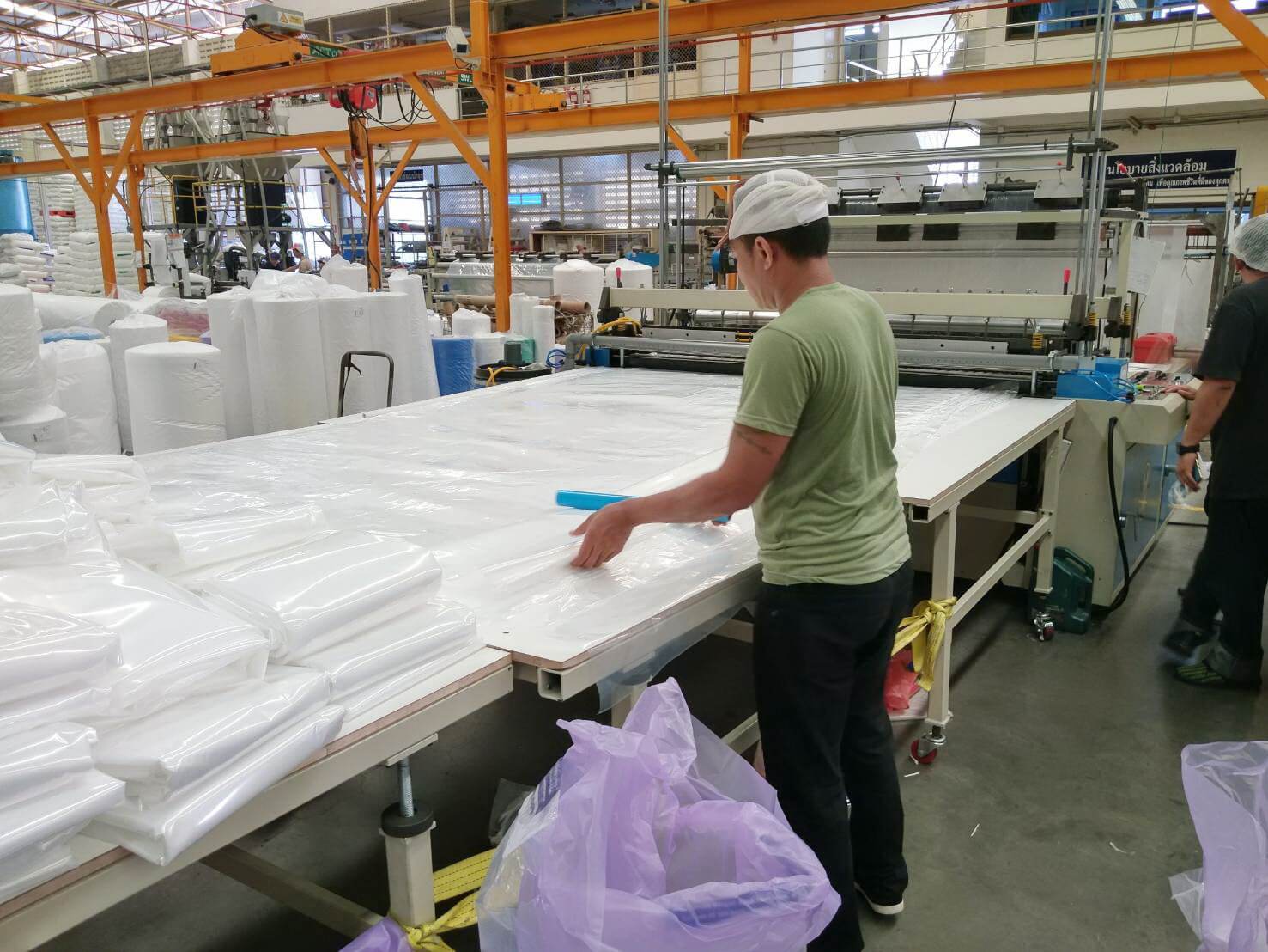 Khách hàng Thái Lan của chúng tôi đã đặt hàng một chiếc máy làm túi phẳng siêu dài để đáp ứng nhu cầu sản xuất túi trải giường